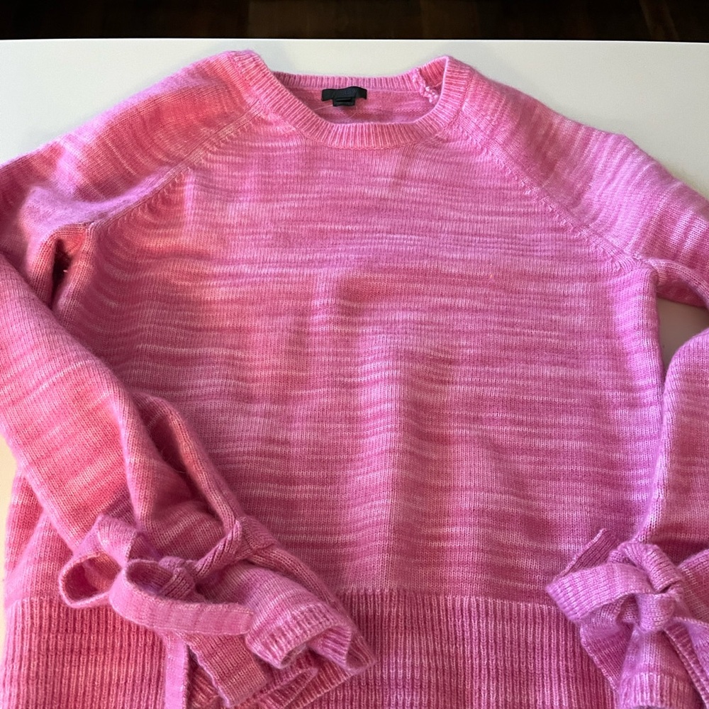 Wool sweater with tied bows on sleeves